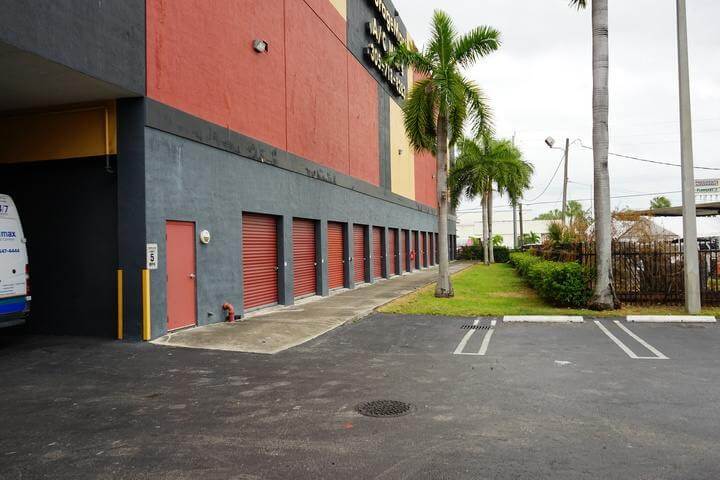 40th St Miami self storage units - StorageMart